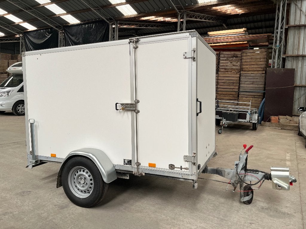 Gesloten geremde aanhangwagen, Enlèvement, Utilisé