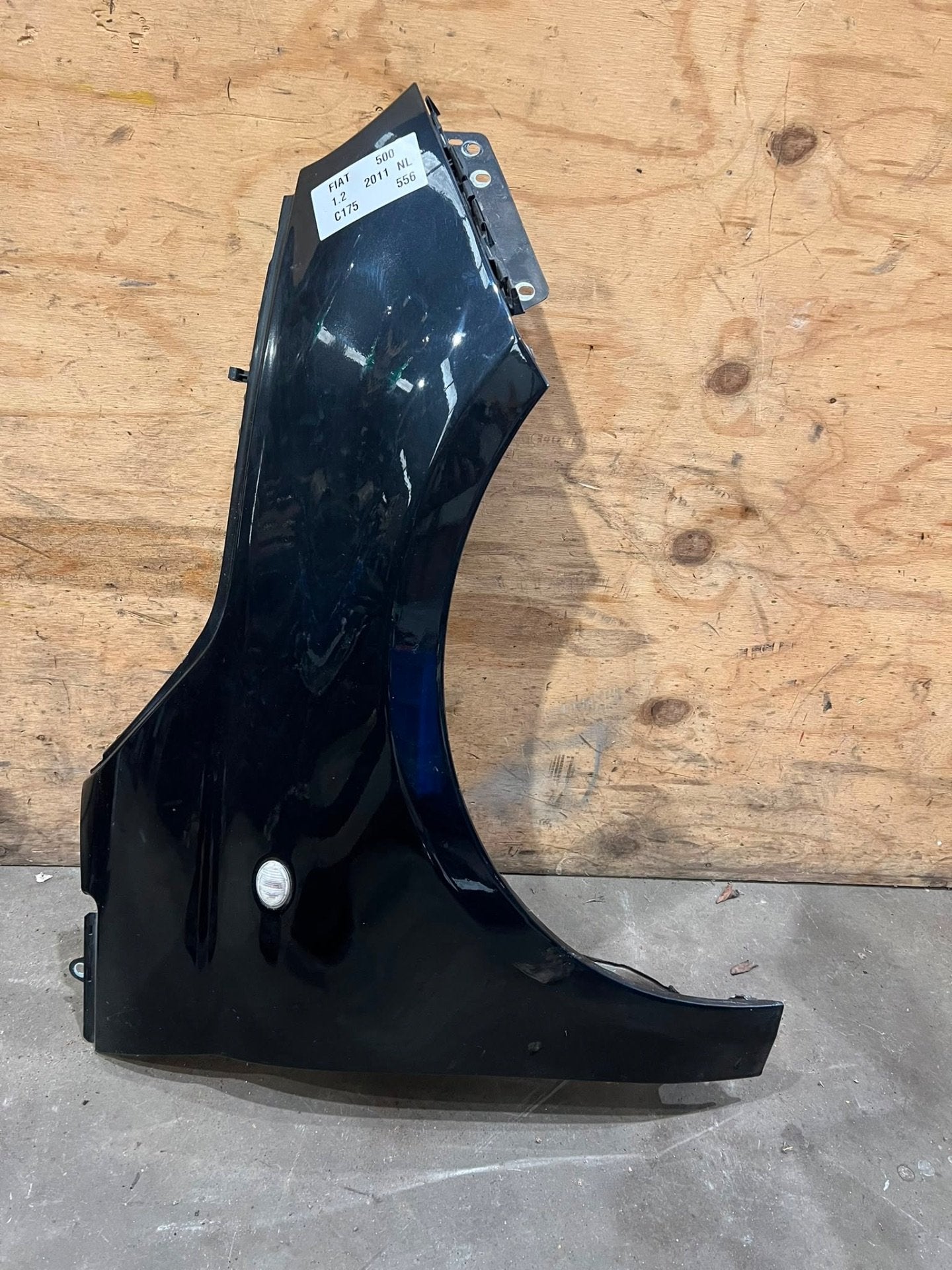 Aile avant droite noire Fiat 500 876/B (2007 2020), Stellantis Europe S.p.A., Info@stellantis.com, Utilisé, Corso Giovanni Agnelli 200
10135  Turin, IT