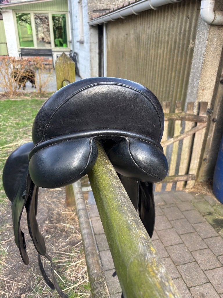 Zadel te koop, Dieren en Toebehoren, L (17.5 inch), Dressuur, Diepe zit, Ophalen of Verzenden