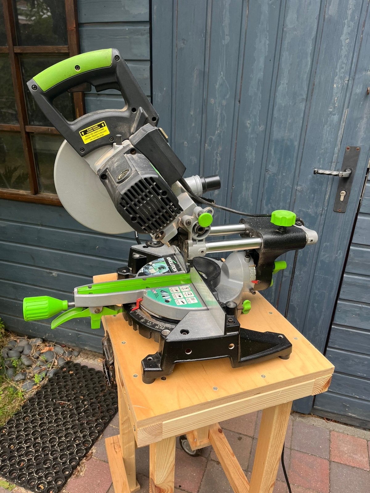 Scie à onglet evolution fury 3 avec lame makita pour le bois, Enlèvement