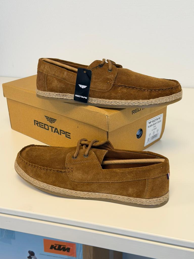 RedTape Rubin Boat Shoe Suede Tan Heren Schoenen EU 43 NIEUW, Kleding | Heren, Schoenen, Bruin, Nieuw, Ophalen of Verzenden, Espadrilles of Moccasins