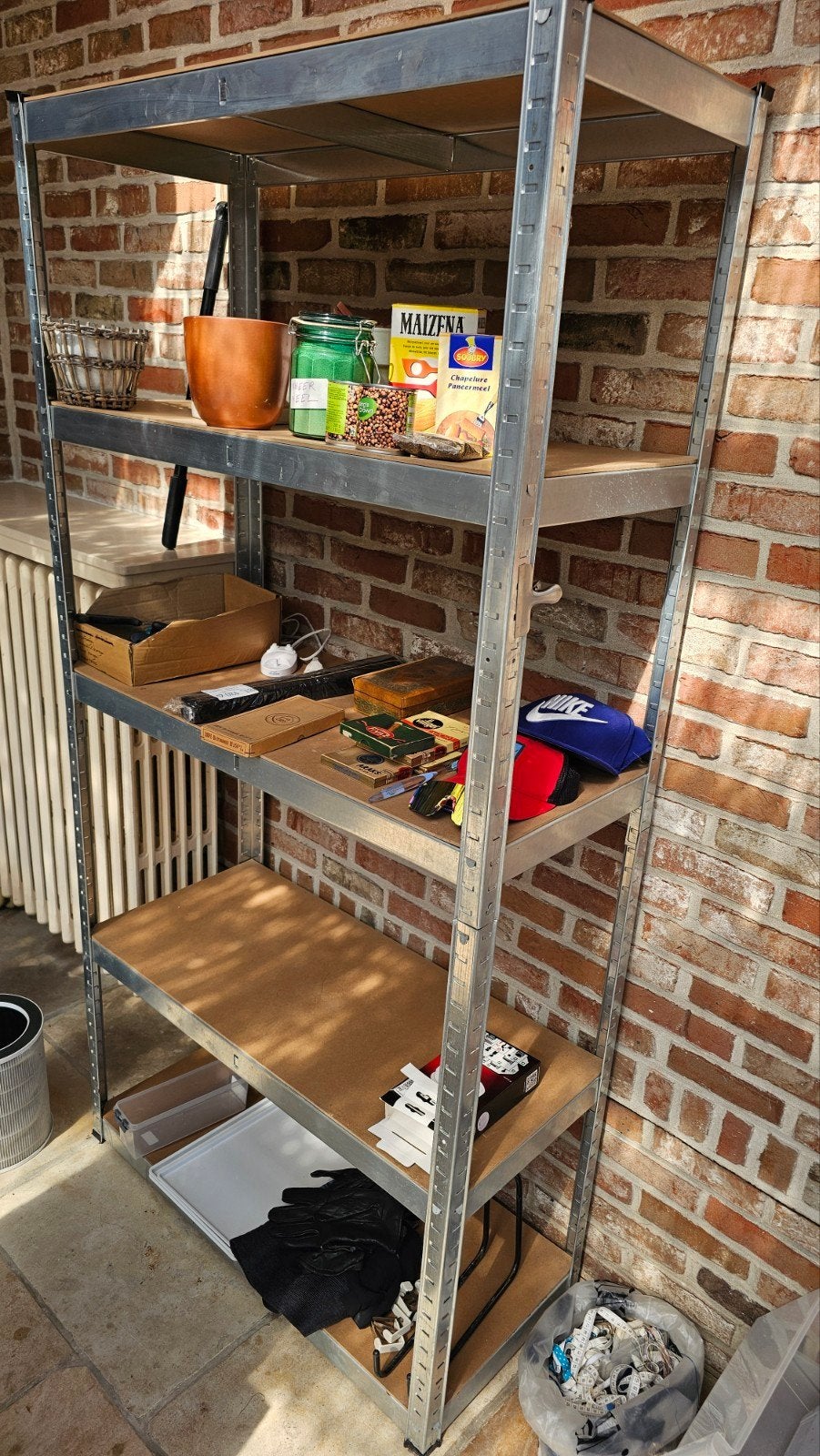 metalen rekken met houten legborden, Ophalen of Verzenden, Zo goed als nieuw