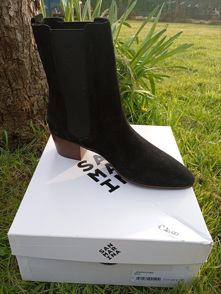Chaussures San Marina, Envoi