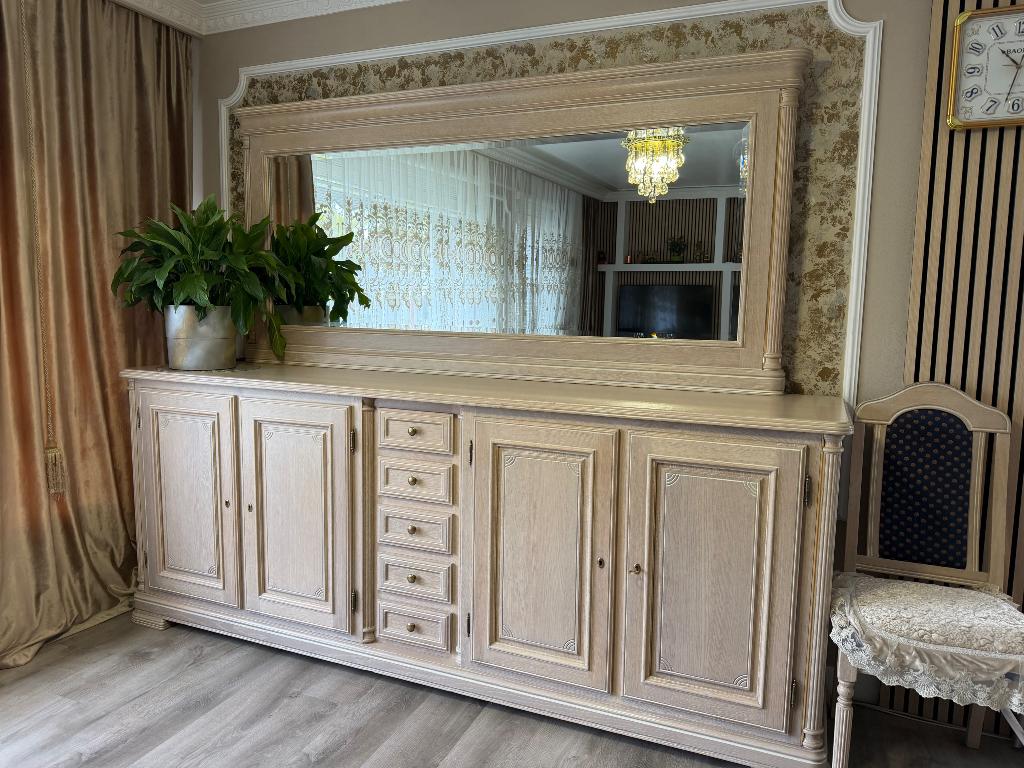 Massieve klassieke eetkamerset / vitrinekast met  spiegel, Huis en Inrichting, Complete eetkamers, Ophalen