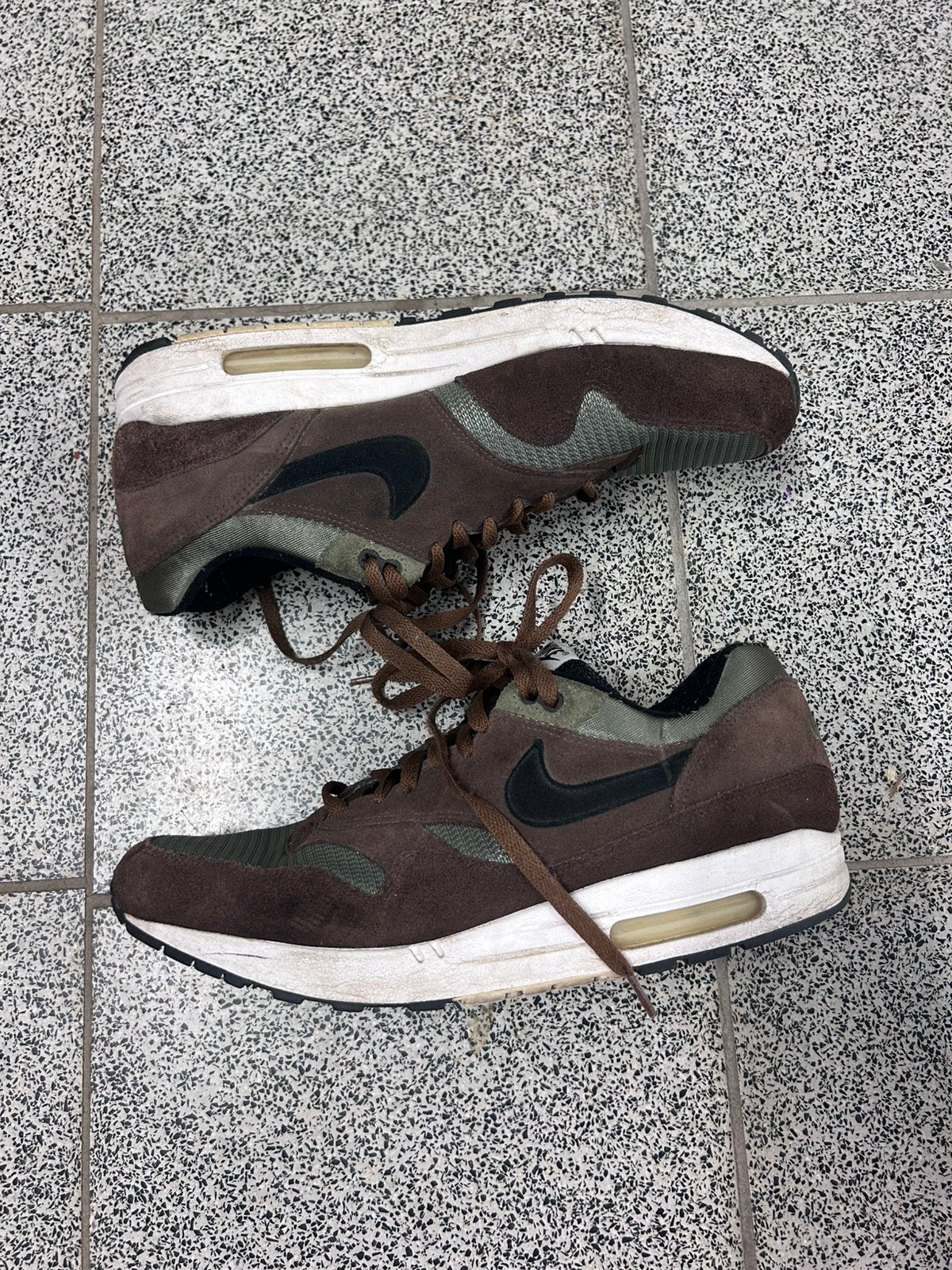 Nike Air Max 1 Neutral Olive/Noir/Cocoa Wow — Taille 47,5, Autres couleurs, Comme neuf, Enlèvement, Baskets