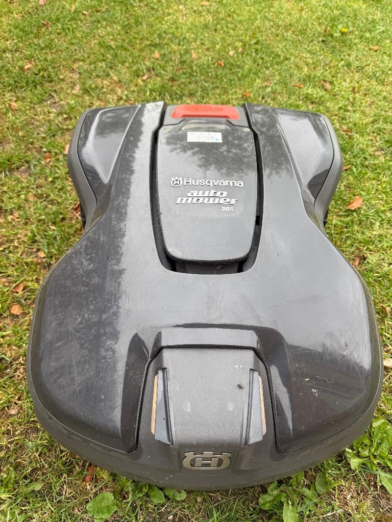 Husqvarna Automower 305, Tuin en Terras, Ophalen, Gebruikt, Bestuurbaar via app, 20 tot 25 cm