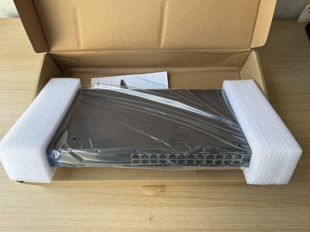 Linksys LGS326P (26-port PoE switch), Ophalen of Verzenden, Zo goed als nieuw