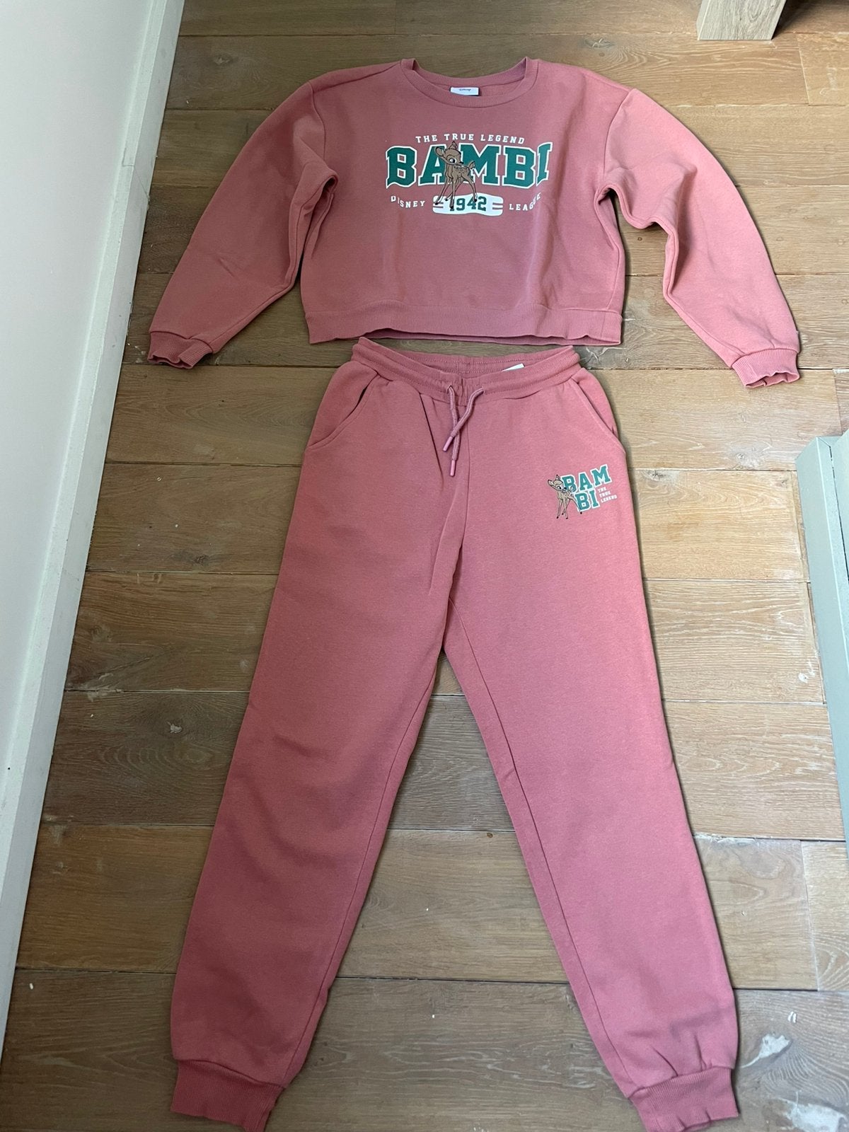 Jogging Disney Bambi Maat S, Vêtements | Femmes, Homewear, Enlèvement ou Envoi, Comme neuf, Taille 36 (S), Autres couleurs