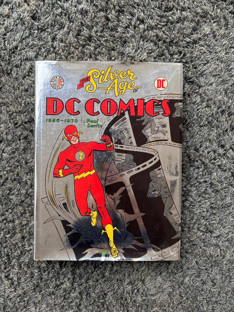 The Silver Age of DC Comics 1956-1970, Boeken, Strips | Comics, Ophalen, Amerika, Zo goed als nieuw, Meerdere comics