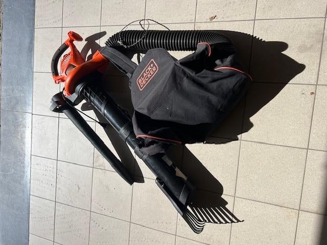 Souffleur à feuilles - Aspirateur à feuilles, Électrique, Comme neuf, Black & Decker, Porté à dos