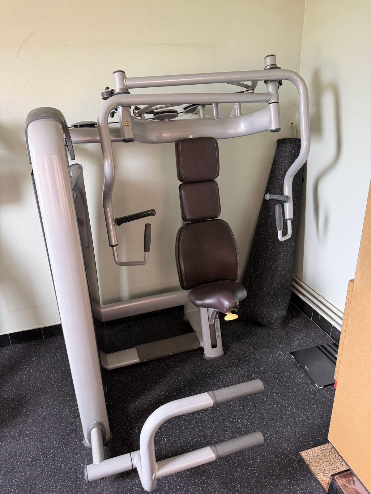 Technogym chest press, Sport en Fitness, Ophalen, Zo goed als nieuw
