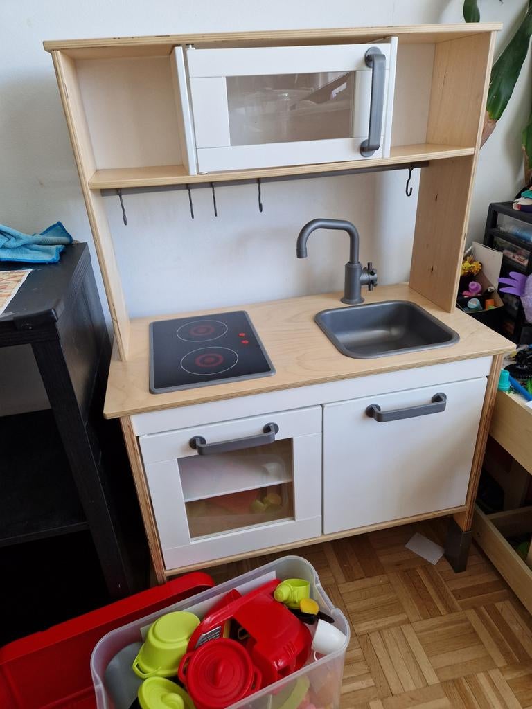 Cuisine enfant + accessoires + caddie, Enlèvement