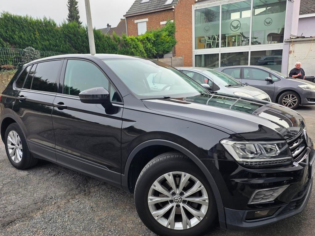 Volkswagen Tiguan,bouwjaar 2017,183000km,zwart,benzine, Auto's, Voorwielaandrijving, Stof, Navigatiesysteem, Zwart
