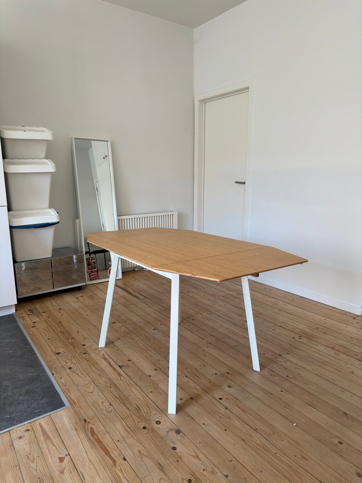 Table 2 à 4 personnes, Quatre personnes, Chêne, Comme neuf, Enlèvement