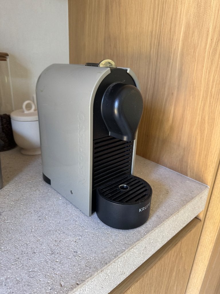 Nespresso koffiemachine, Elektronische apparatuur, Koffiezetapparaten, Ophalen, Koffiemachine, Zo goed als nieuw, Koffiepads en cups