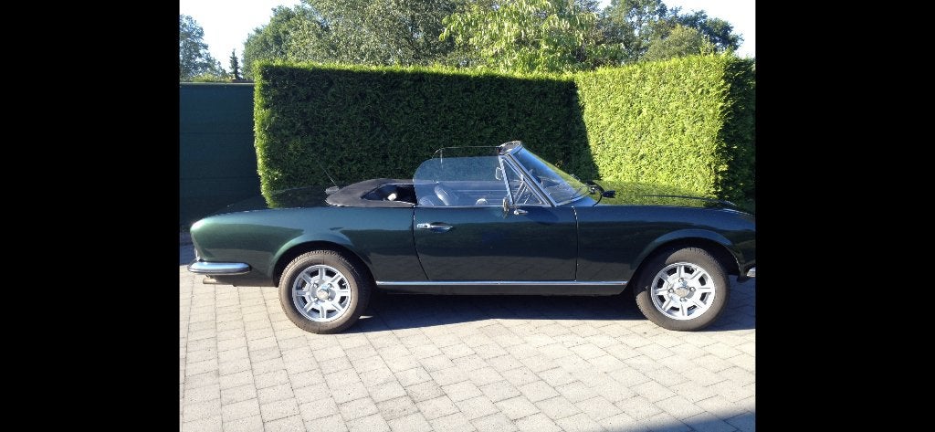 Peugeot 504 cabrio, Auto's, Oldtimers, Achterwielaandrijving, Zwart, Cabriolet, Leder