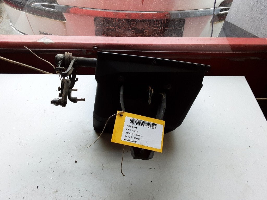 PHARE / OPTIQUE AVANT DROIT Porsche 944 (01-1981/07-1991), Autos : Pièces & Accessoires, Porsche Deutschland GmbH, Porscheplatz 1
70435  Stuttgart, DE