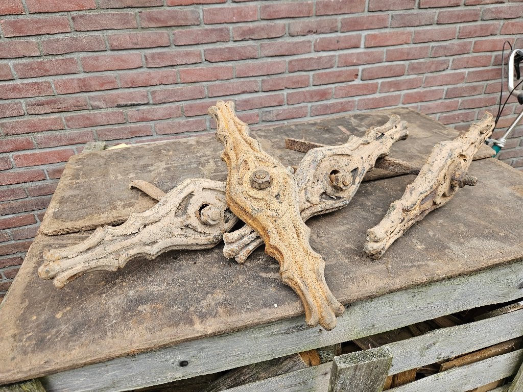 4 x gietijzeren muuranker Hoog 60 cm Breed 16 cm, Ophalen, Zo goed als nieuw