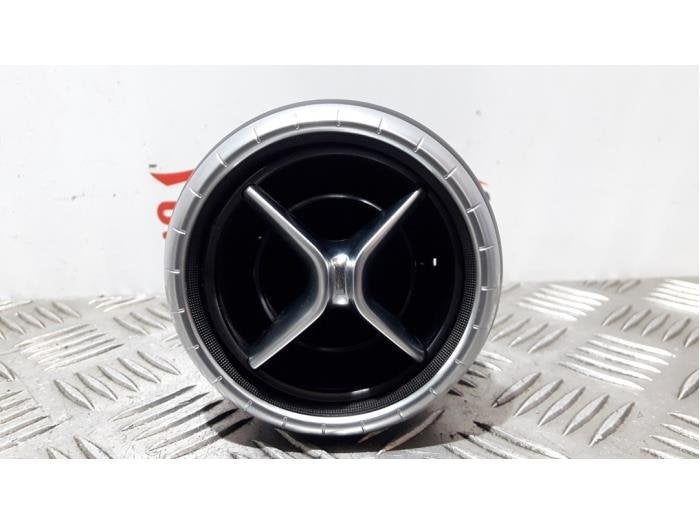 Grille aération tableau de bord d'un Mercedes CLA, 3 mois de garantie, Utilisé, -, -