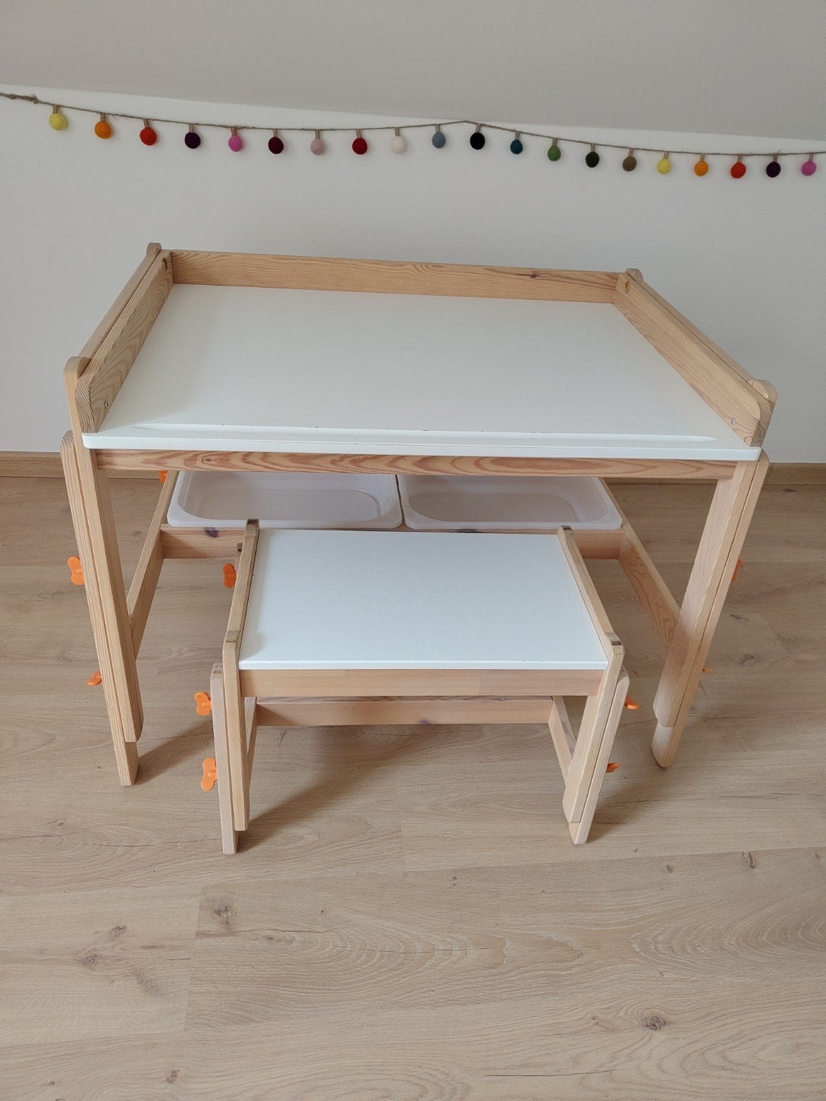 Ikéa Flisat kinderbureau met kinderbank, Ophalen, Zo goed als nieuw, Tafel(s) en Stoel(en)