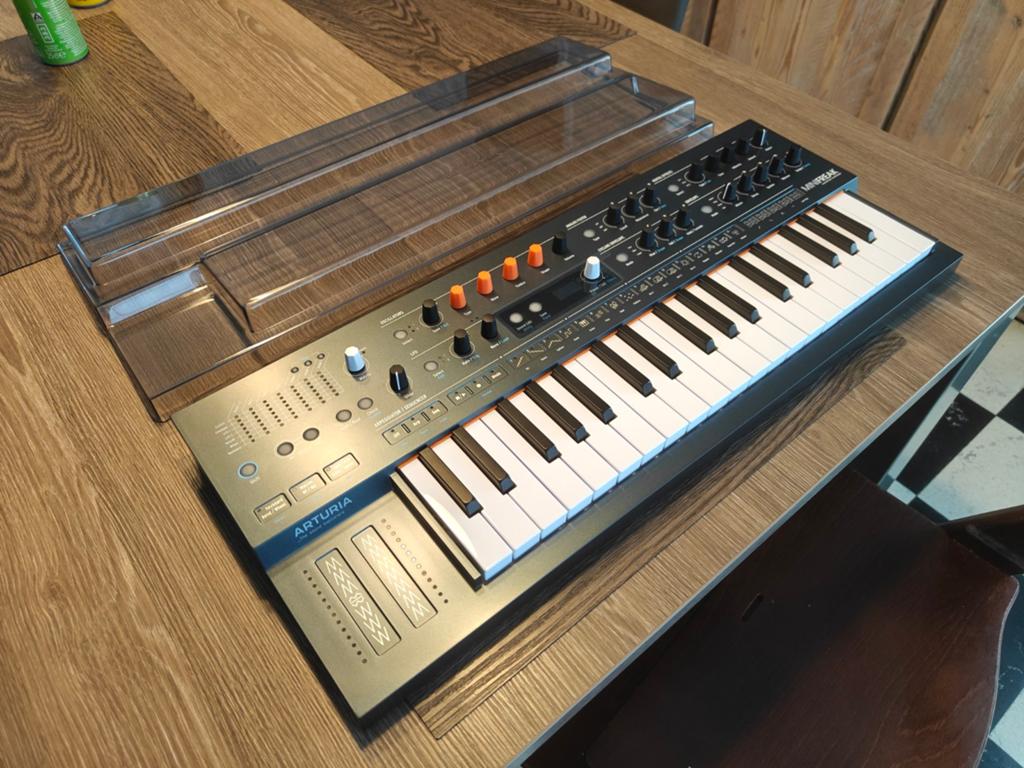 Arturia Minifreak + decksaver, Muziek en Instrumenten, Synthesizers, Overige aantallen, Zo goed als nieuw, Met midi-aansluiting
