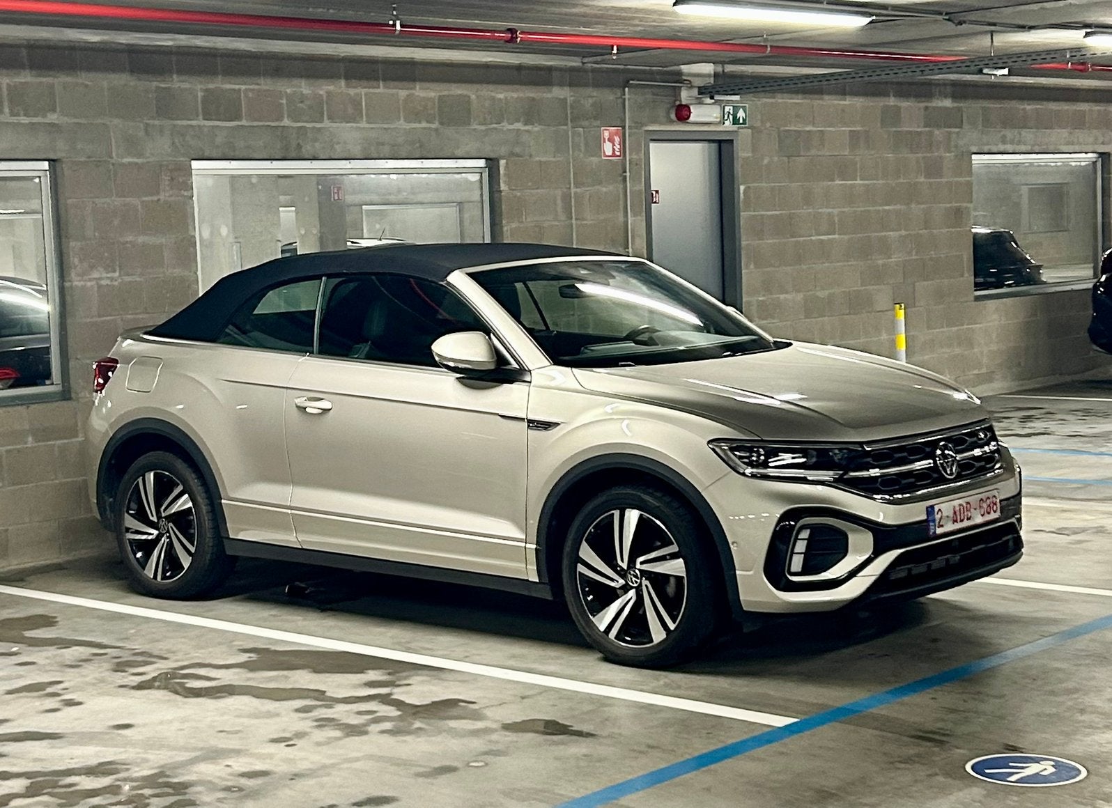 Volkswagen T-Roc cabriolet R-Line 1.5 TFSI, Autos, Volkswagen, Particulier, T-Roc, Caméra 360°, ABS, Caméra de recul, Phares directionnels