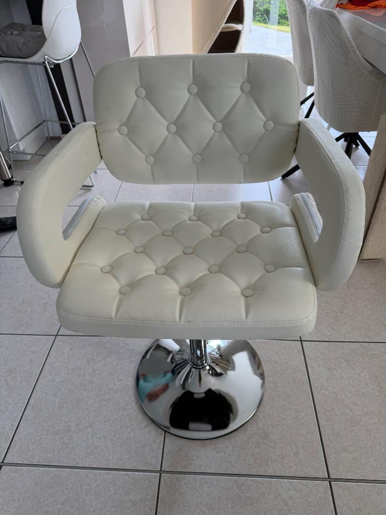 Particulier Vend ensemble de 4 chaises de salle a manger, Ophalen