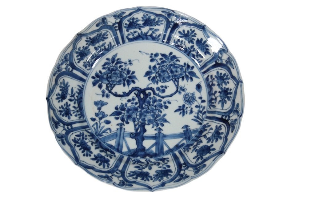Chinese Kangxi gelobde schotel bloeiende boom en hek (II), Ophalen