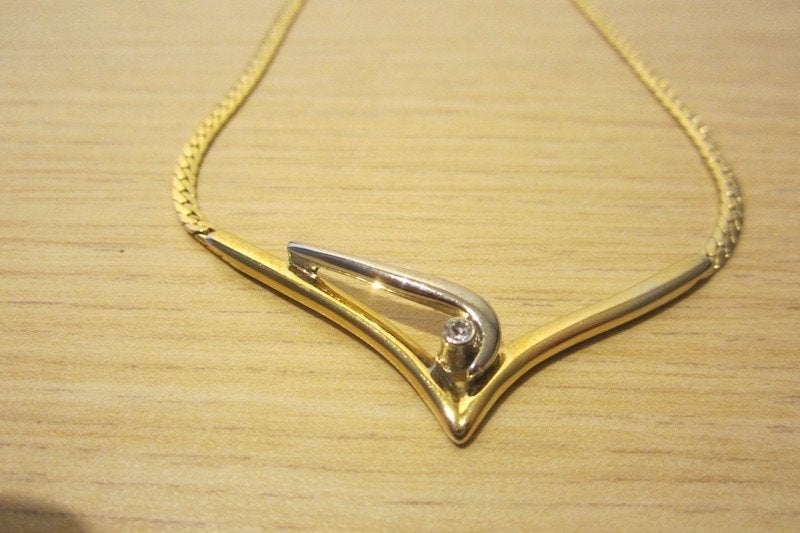 halsketting goud / zilverkleurig met klein glaspareltje, Ophalen, Overige materialen, Met kristal, Zo goed als nieuw
