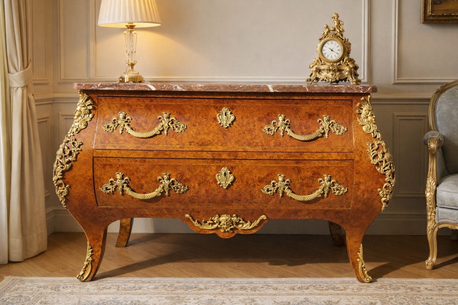 Een commode in Lodewijk XV-stijl van vortelhout met een marm, Huis en Inrichting, Ophalen