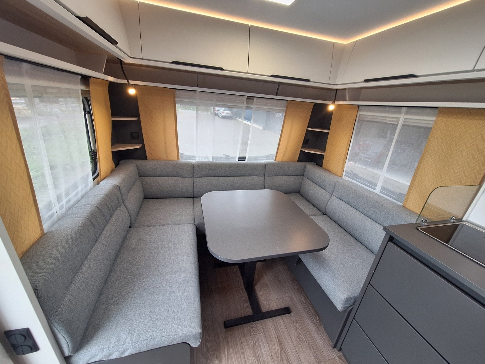 Fendt Apero 465 SFB - ! ! - Auvent climatisé Mover Awning, Caravanes & Camping, Jusqu'à 4, Entreprise, Fendt, Auvent