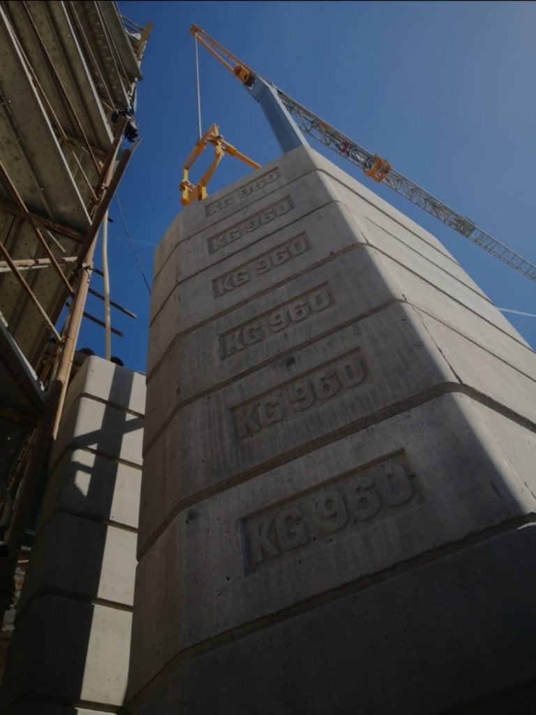 Bouwkraan FM Gru 1030 TE HUUR, Ophalen, Zo goed als nieuw