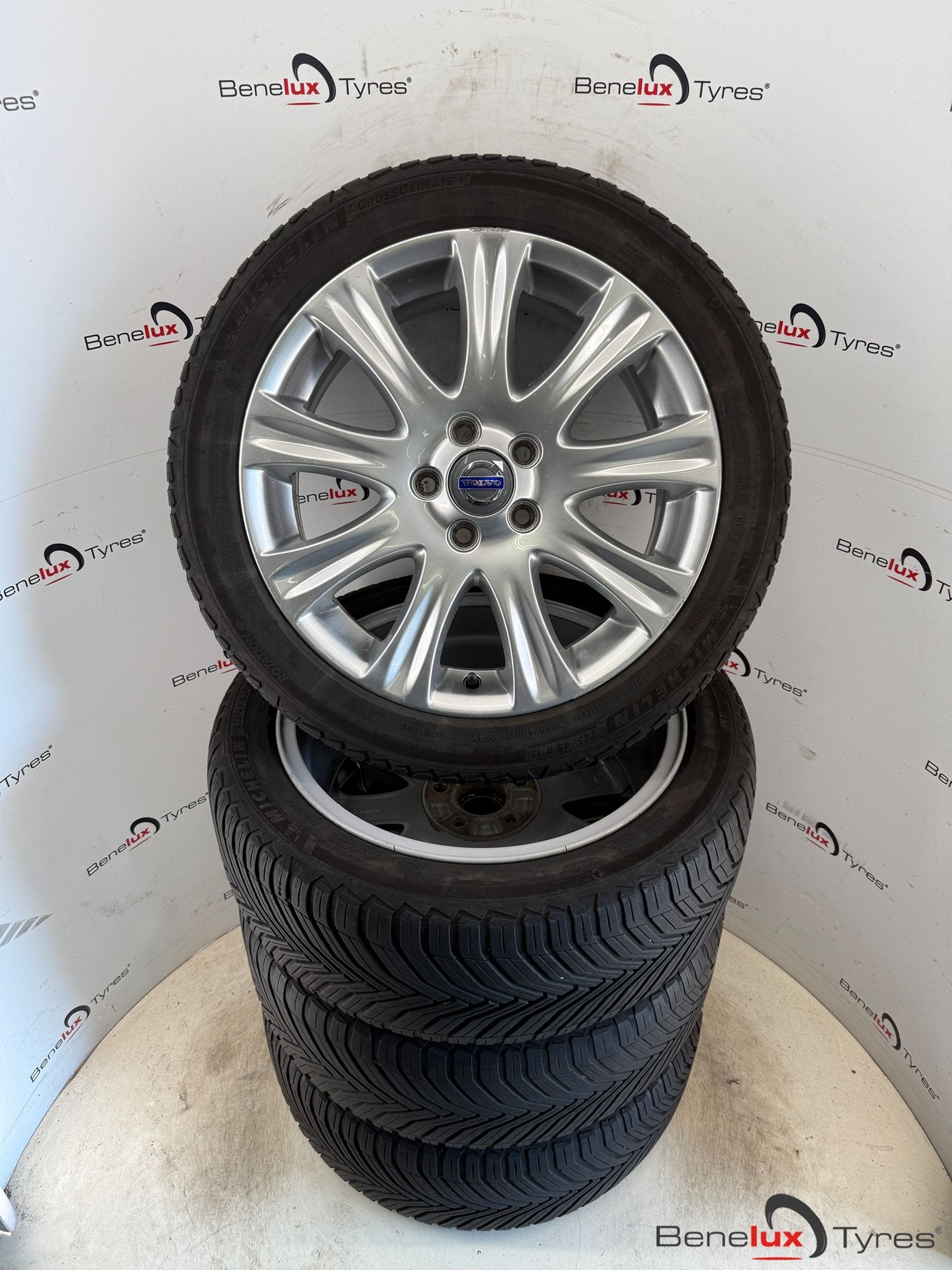 Volvo C30 C40 C70 S40 S60 S80 S90 V40 V50 V60 V70 V90 XC40, Autos : Pièces & Accessoires, Pneus et Jantes, 4 Saisons, Véhicule de tourisme