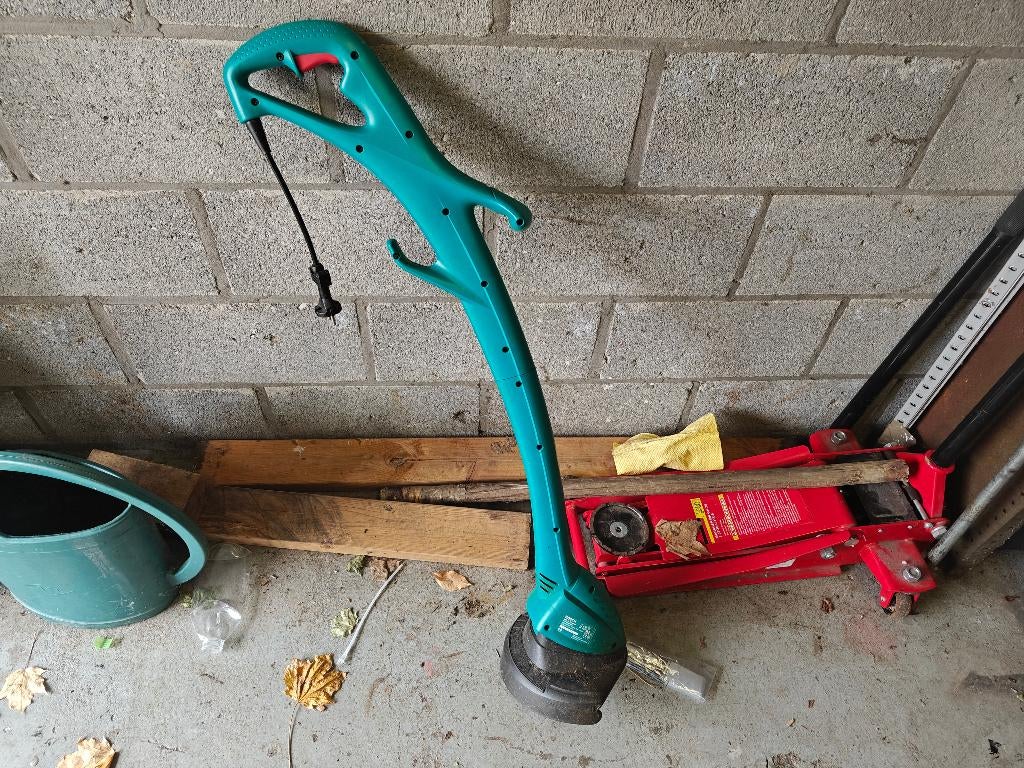kantenmaaier Bosch art 23 easytrim werkt, Électrique, Comme neuf, Enlèvement, 10 à 30 cm