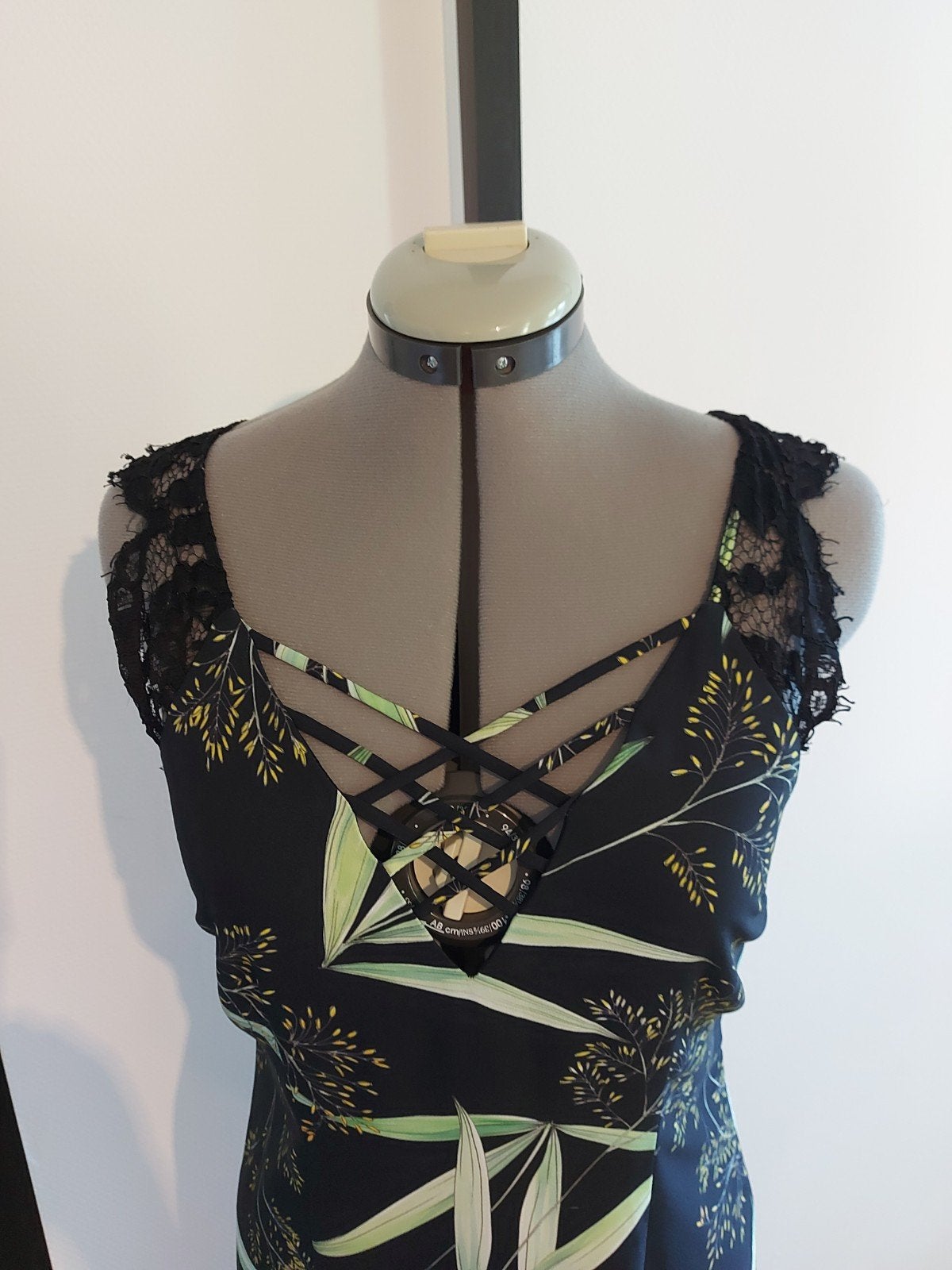 Robe Guess Taille M, Kleding | Dames, Jurken, Ophalen of Verzenden