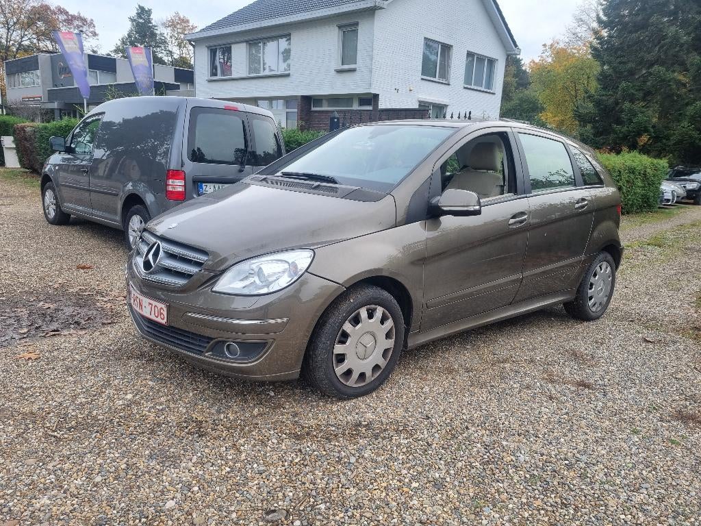 Mercedes B180 Automaat met maar 124000km, Auto's, Beige, 4 cilinders, Elektrische buitenspiegels, Bedrijf