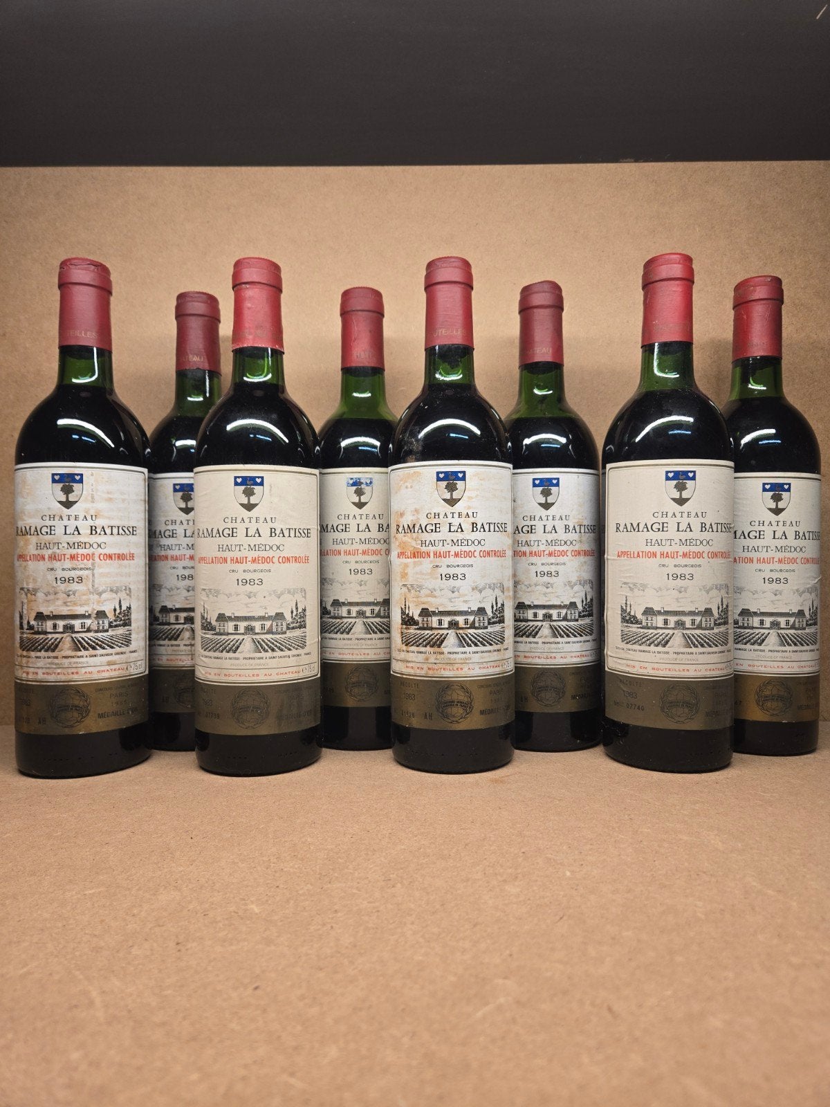 8 vins, Enlèvement