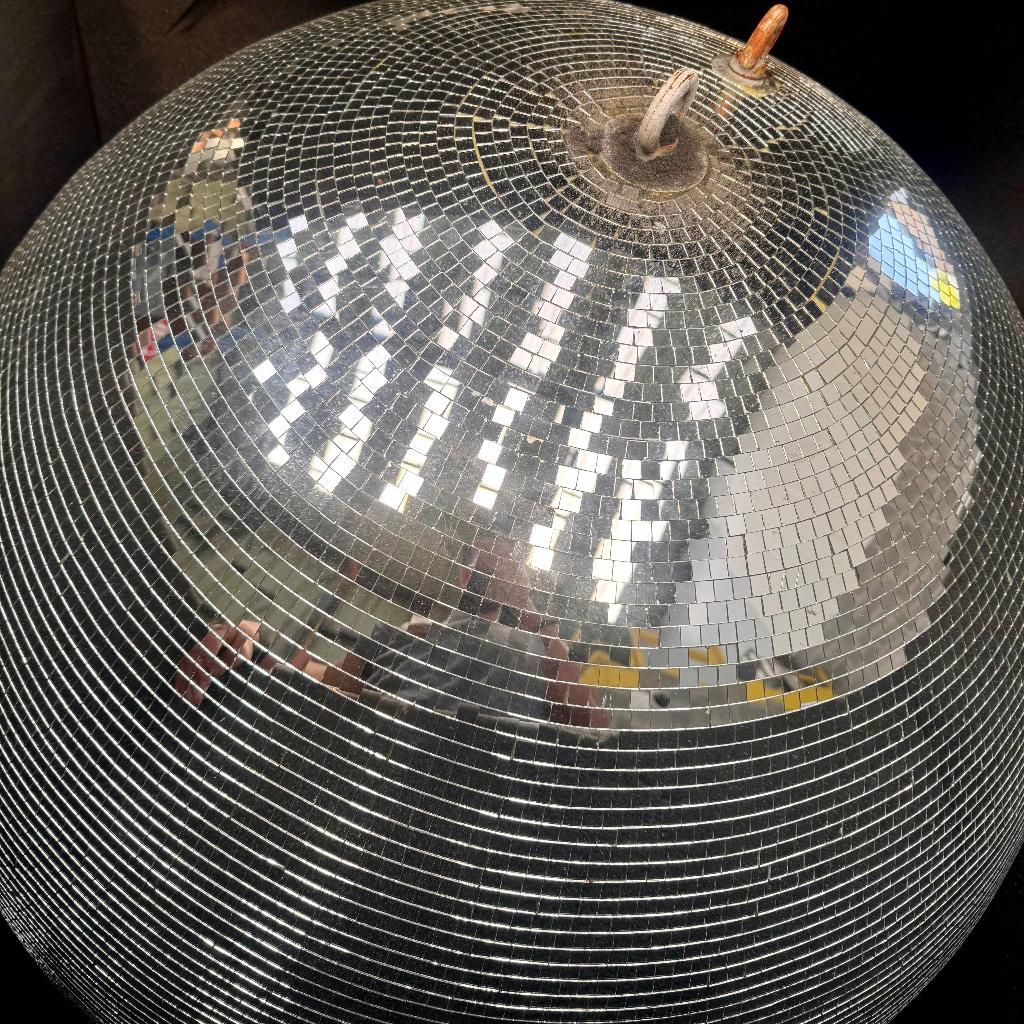 Spiegelbol 1m in flight-case, Muziek en Instrumenten, Licht en Laser, Ophalen, Zo goed als nieuw, Discobol