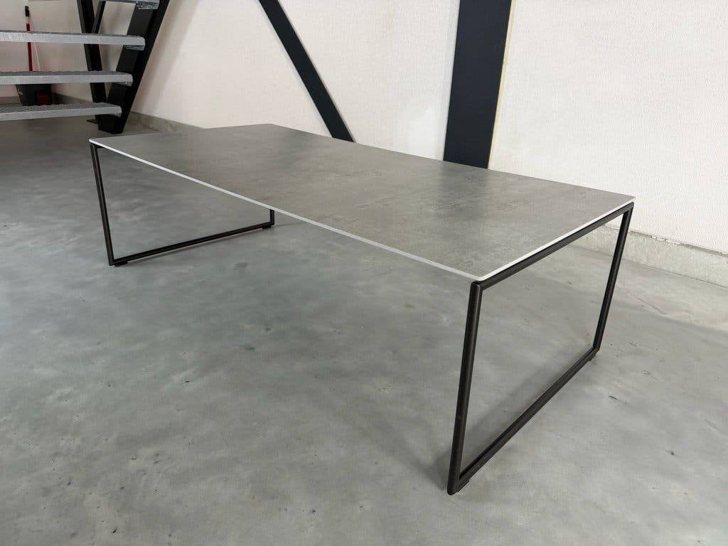 Leolux Evidence – keramiek blad – nieuwstaat, Huis en Inrichting, 100 tot 150 cm, 50 tot 100 cm, Zo goed als nieuw, Metaal
