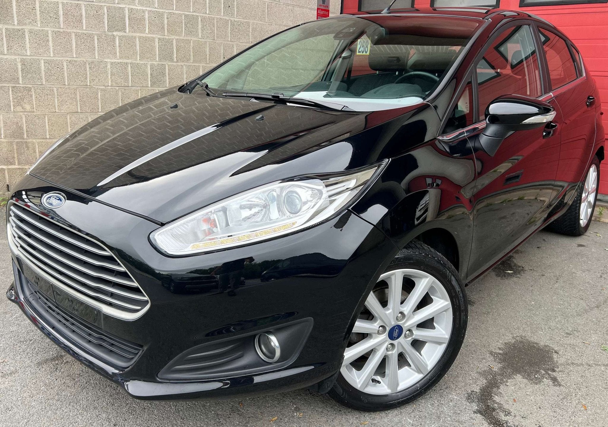 Ford Fiesta 1.0 EcoBoost Black + CLIM + CAR-PASS + CARNET, Auto's, Gebruikt, Euro 6, Bedrijf, 5 deurs