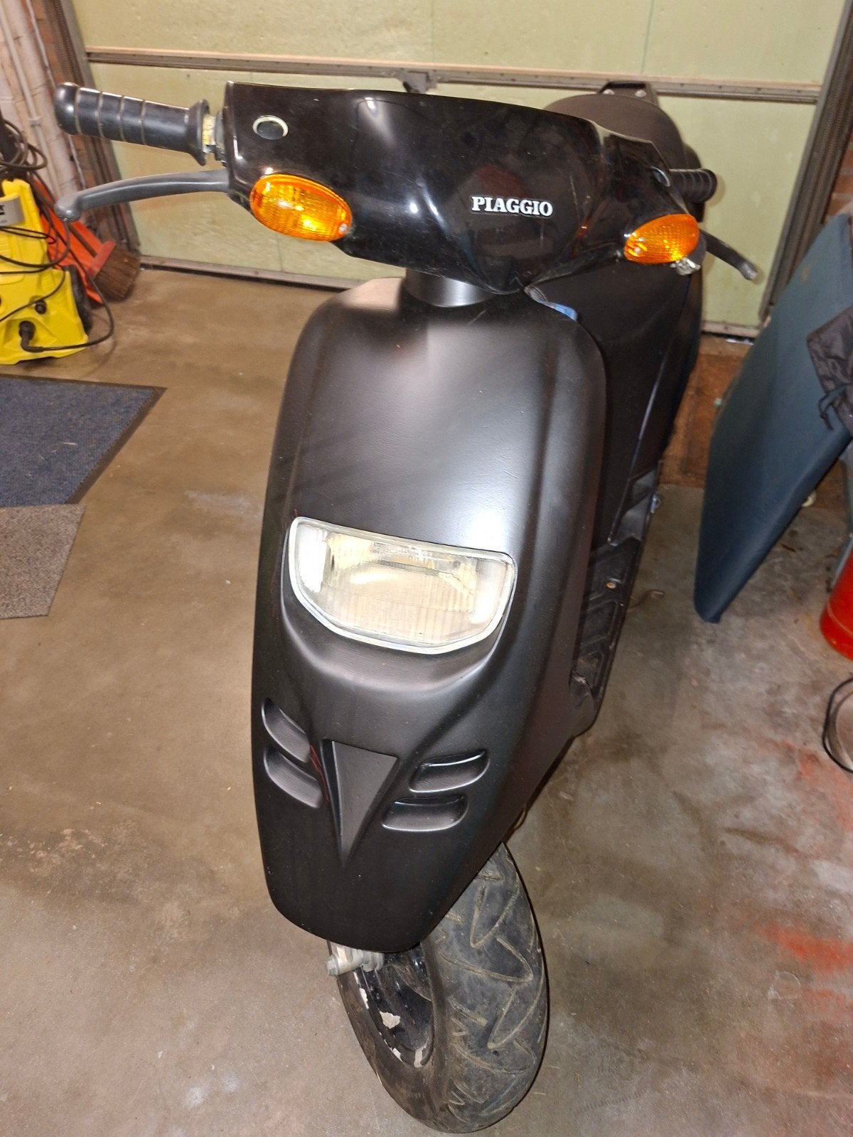 Zwarte scooter Piaggio Typhoon, Fietsen en Brommers, Scooters | Piaggio, Ophalen