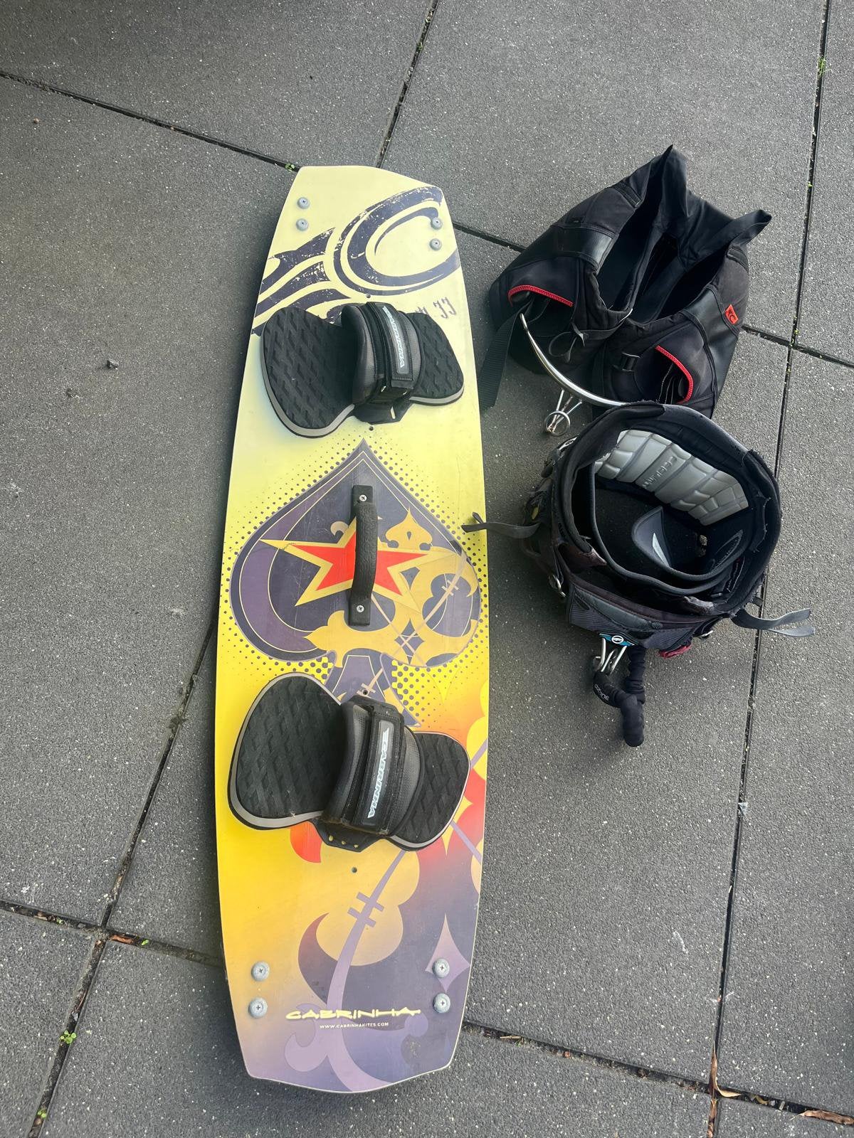 Enkele tweedehands kitespullen, cabrinha kiteboard en harnas, Watersport en Boten, Ophalen, Gebruikt, Board