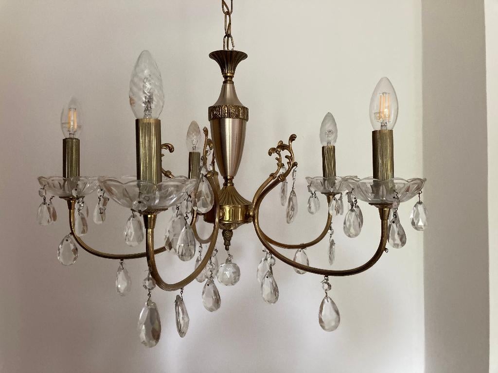 lustre à pampilles, Enlèvement, Utilisé