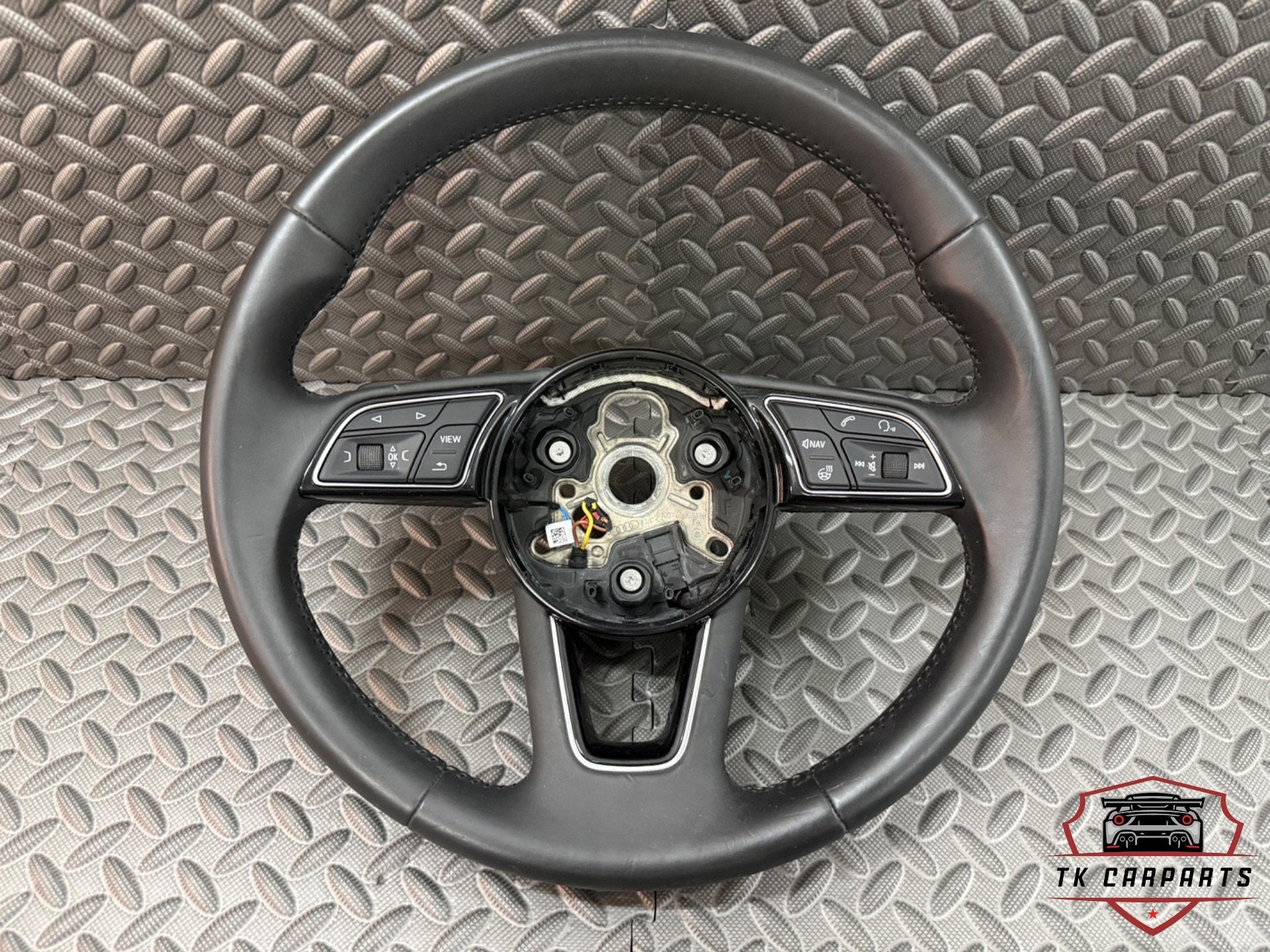 Volant en cuir pour Audi A4/A5 avec palettes de changement d, Autos : Pièces & Accessoires, Neuf, AUDI AG, Auto-Union-Strasse 1
85045  Ingolstadt, DE