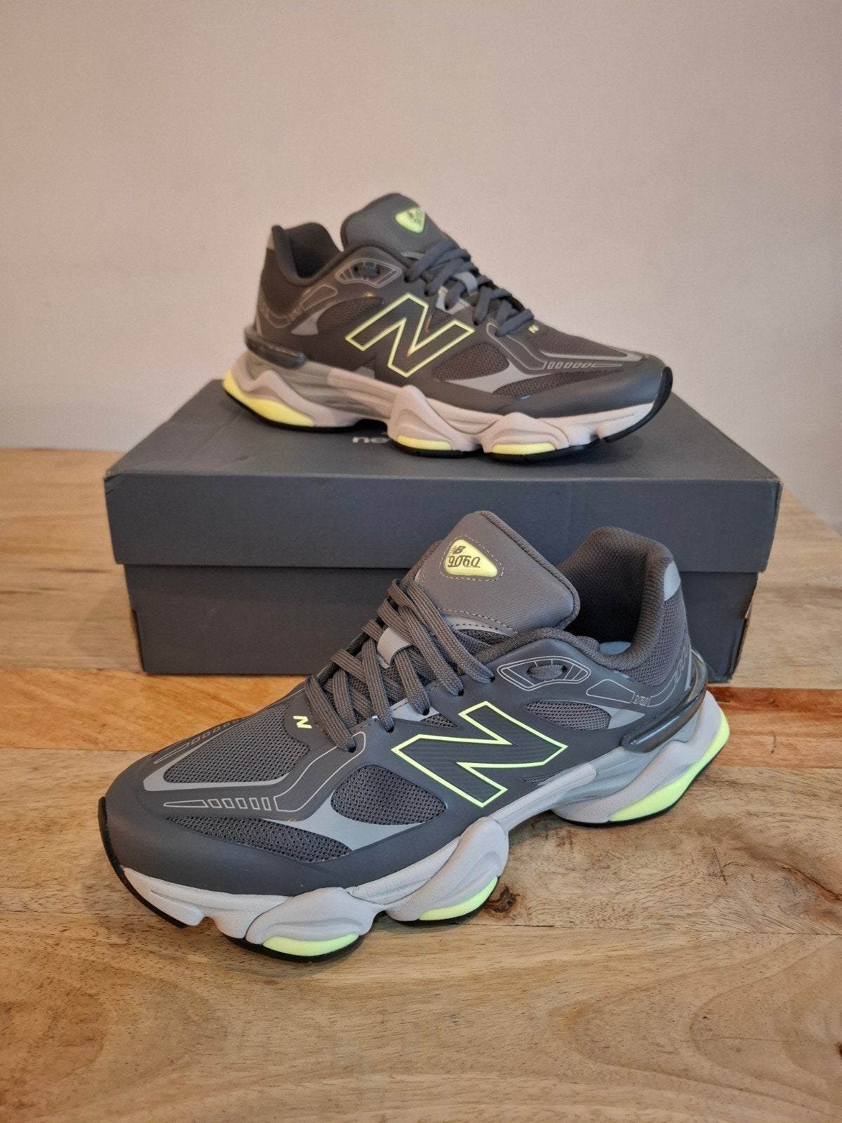 New Balance 9060 Castlerock Afterglow Maat 44 (Met doos), Kleding | Heren, Schoenen, Overige kleuren, New balance, Nieuw, Ophalen of Verzenden