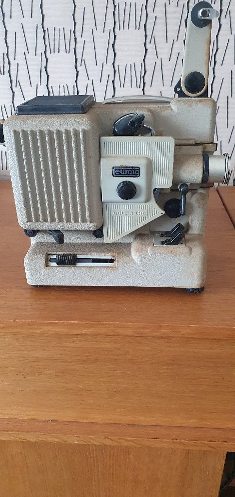 filmcamera EUMIG Wien type P8, Enlèvement, Caméra