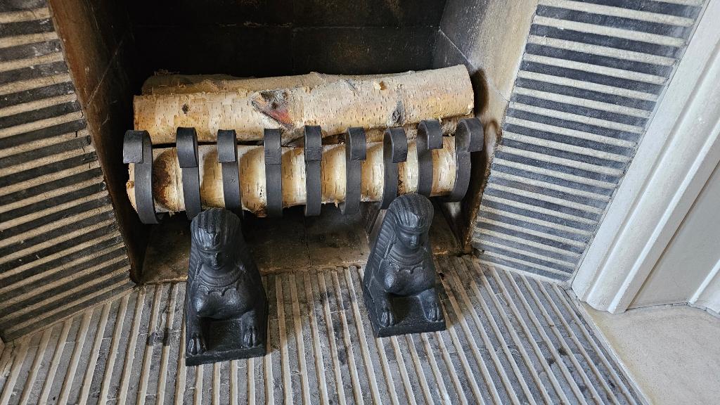 Chenets anciens en fonte avec grille en fer forgé, Enlèvement, Utilisé, Cheminée au bois