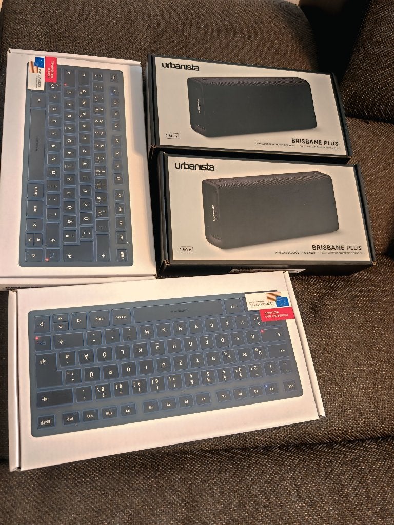 2 x Urbanista Brisbane Plus et 2 x Cherry KW 7100 mini BT, Bluetooth, Enlèvement ou Envoi, Neuf