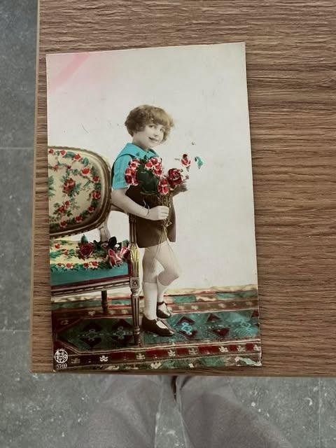 postkaart cartepostale kind met bloemen jaren 1920, Ophalen of Verzenden, 1920 tot 1940, Gelopen, Kinderen