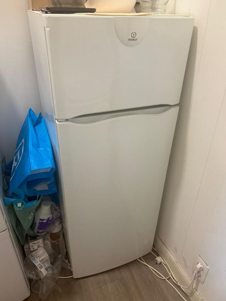 Indesit koelkast met vriesvak, Ophalen, Zo goed als nieuw, Met vriesvak, Energieklasse A of zuiniger